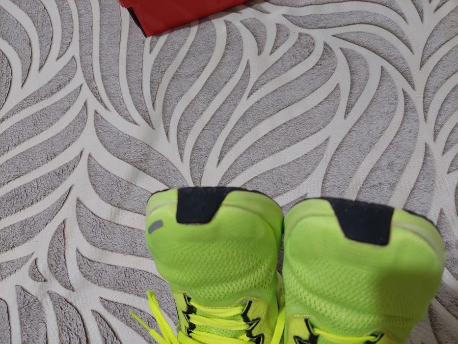 Продам беговые кроссовки Nike