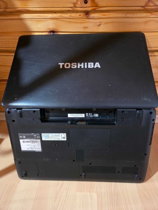 laptop  incomplet Toshiba Satellite C670D-10C - pentru piese -