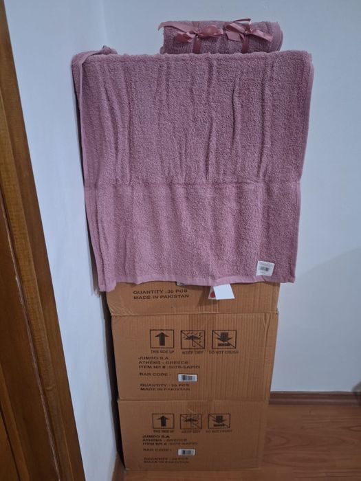 Vând prosoape roz prăfuit – perfecte pentru evenimente!