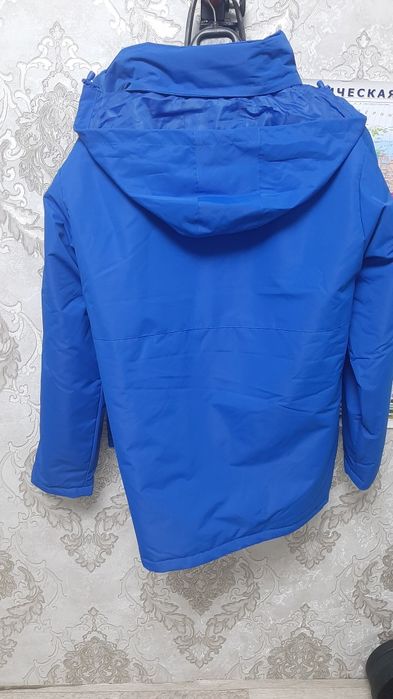 Продам  демисизонную куртку