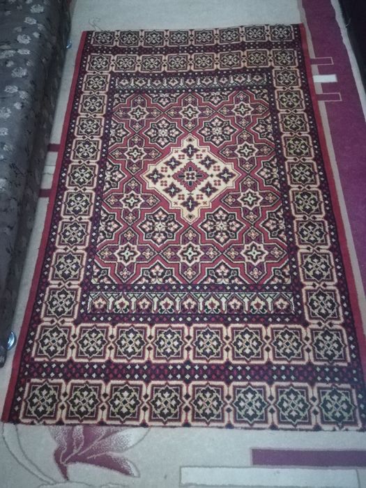 Ковры шерстяные и бельгийские.