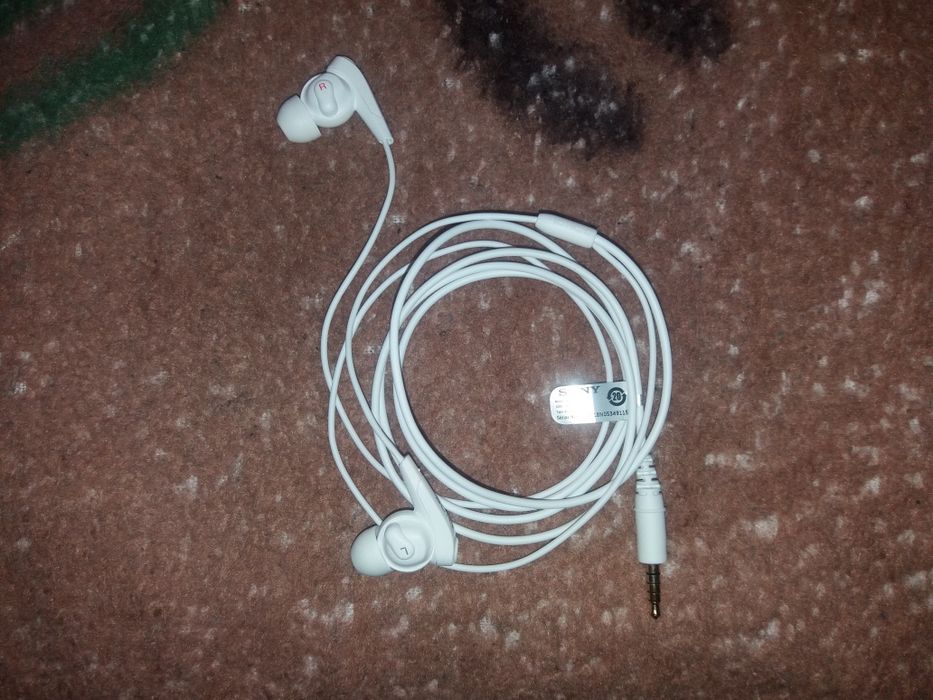 Продаю наушники Sony