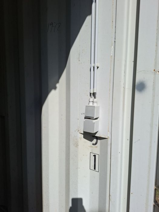 Морски контейнери 20 фута с ел.инсталация..