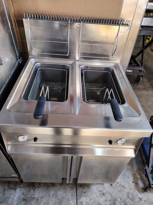 Friteuze profesionale 1/2 cuve pe GAZ 8-20Litri