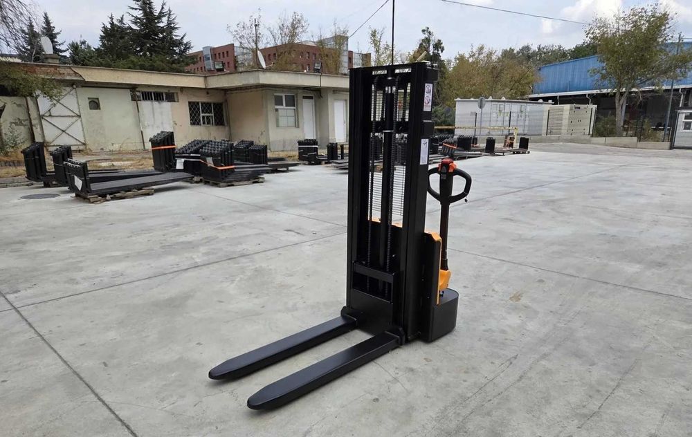 Transpalet electric cu catarg stivuitor electric rate finantare