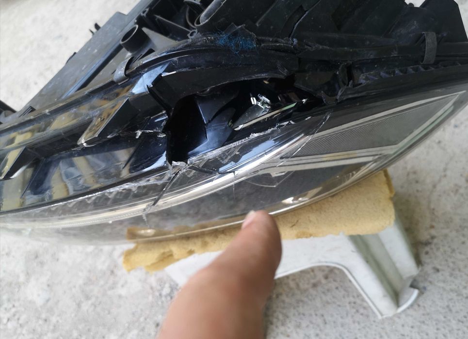 Оригинален фар Vw Touran Led