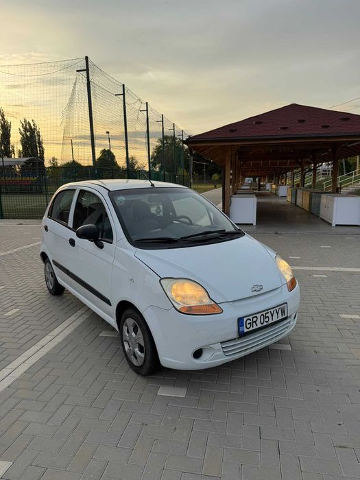 Vând chevrolet spark