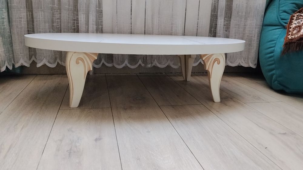 Декоративный столик