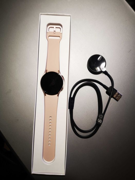 Продавам  Samsung Cal Watch4 40mm LTE Gold-350лв, гаранционен