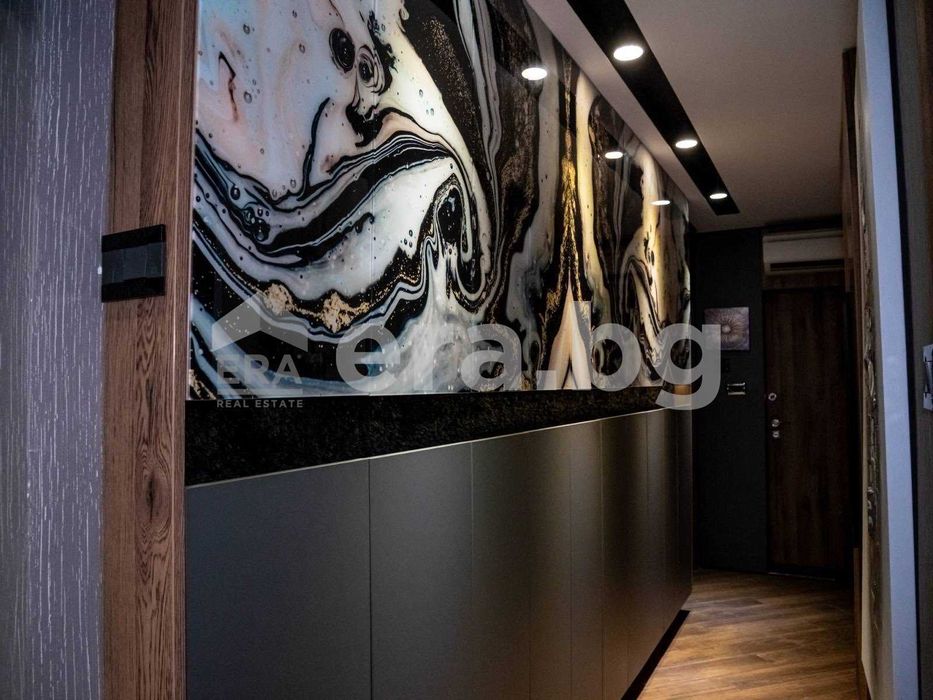 Продава се Четиристаен апартамент в Варна, Център - 123 кв.м за 2846 €/кв.м - Снимка #3