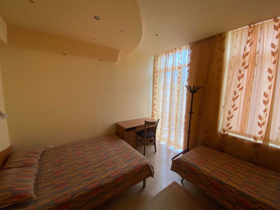 Дава се под наем Тристаен апартамент в Бургас, Изгрев - 100 кв.м за 663 € - Снимка #2