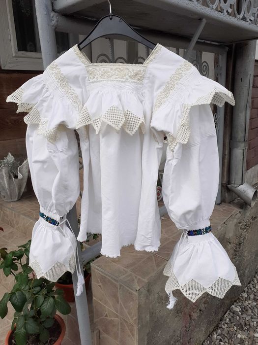 Camasa traditionala cusuta manual