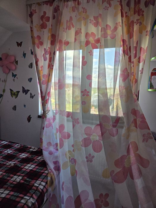 Perdele si draperii 
Dimensiuni draperie (2 bucăți):  înălți