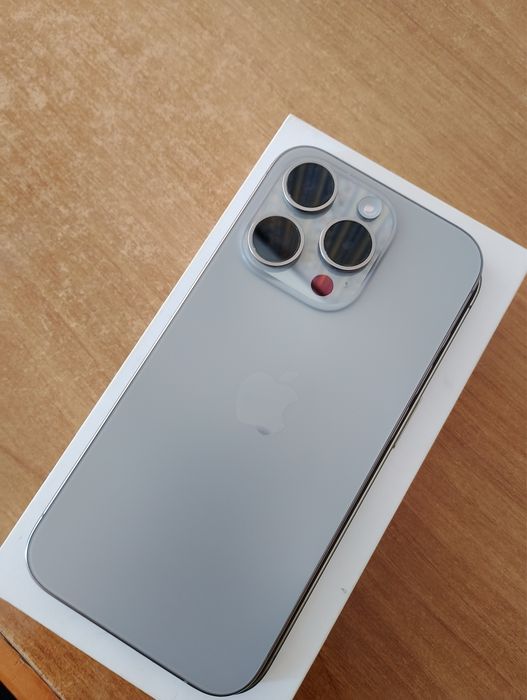 iPhone 15 Pro Natural Titanium - пълен комплект купуван от Бг