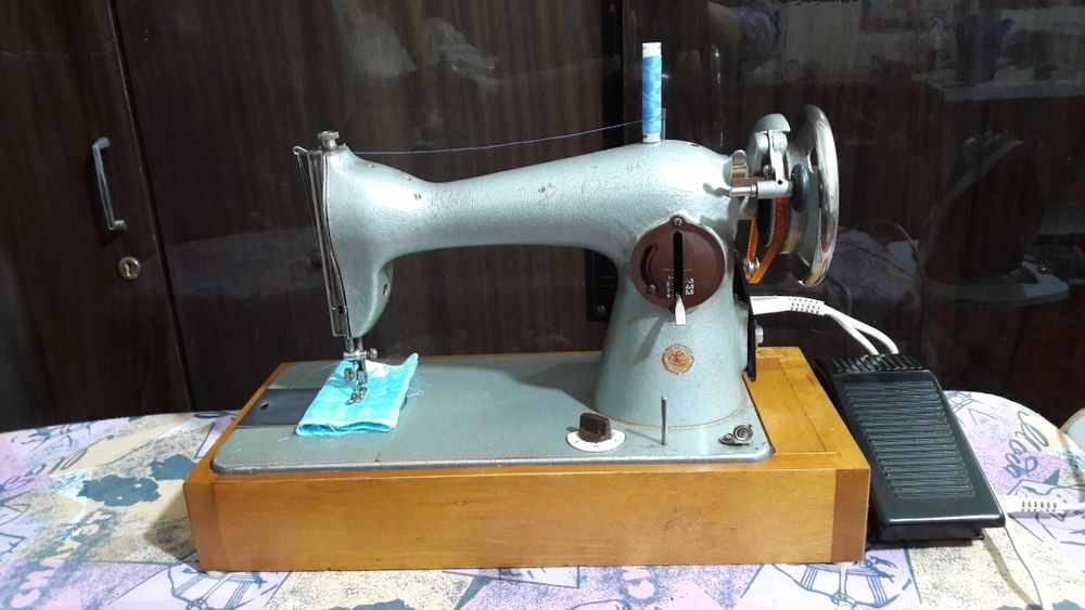 Продаётся швейная машина