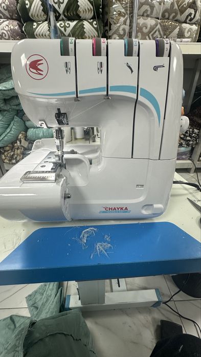 Продам оверлок машина