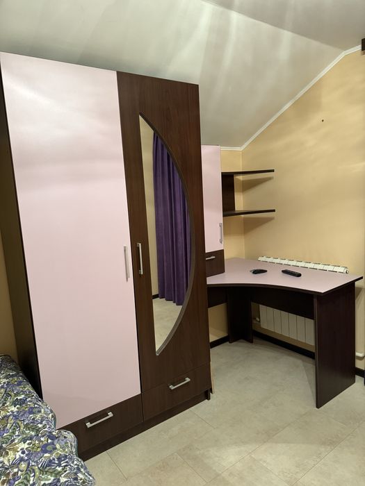 Pat+saltea, șifonier, birou și etajeră