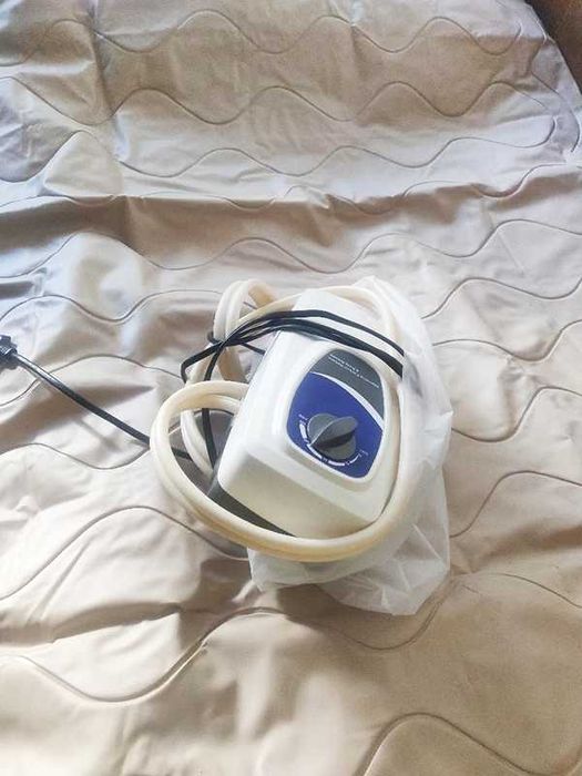 Антидекубитален дюшек с компресор и ортопедична възглавница