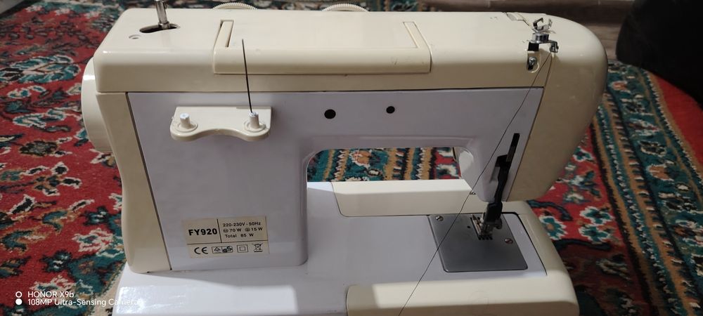 Продается Швейная машинка