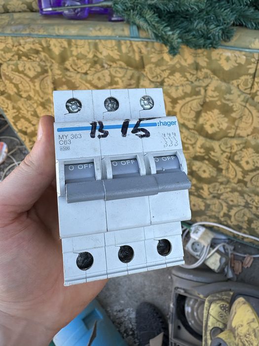 Intrerupator automat tripolar Hager MY363 C63 4500A siguranta electrica profesionala trifazica pentru tablou electric industrial sau rezidential