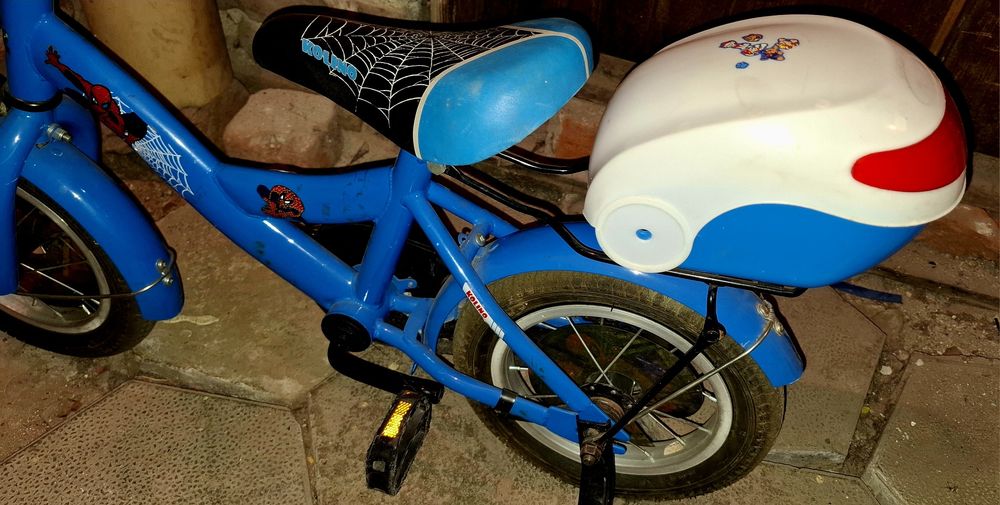 Детско колело 12 цола Spiderman – с помощни колела, кошница и багажник