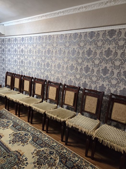 Продам стол /Италия/ и стулья б/у.