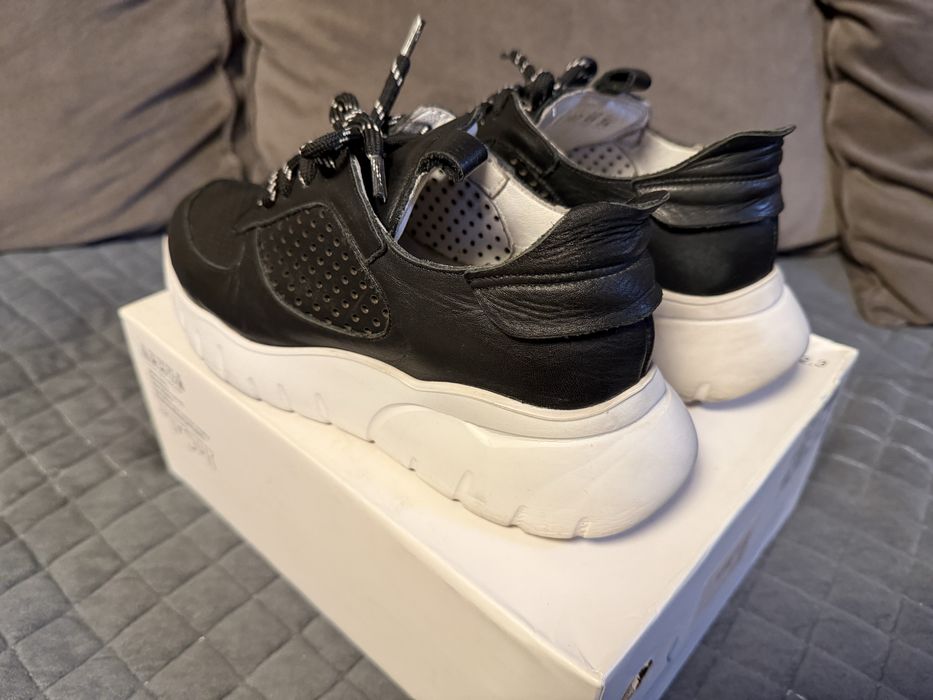 Кросовки кожаные, в отличном состоянии