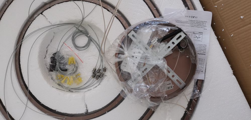 Кръгове, висящи светещи ЛЕД рингове златни, кафе, розово злато