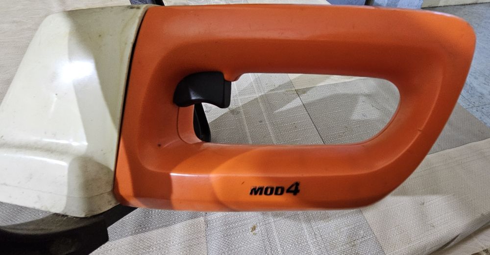 Храсторез Black&Decker