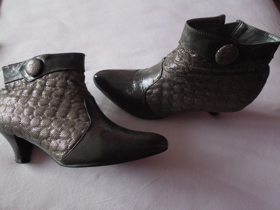 Дамски боти на ток в сиво