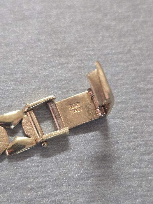 Златен часовник Geneve