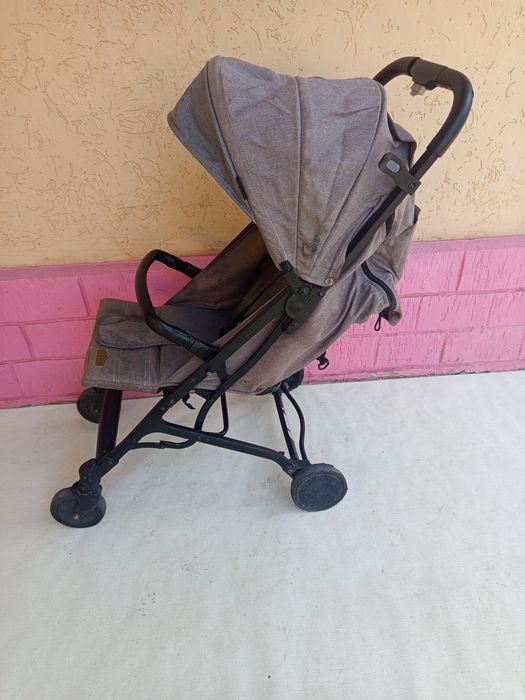 Прогулочная коляска .