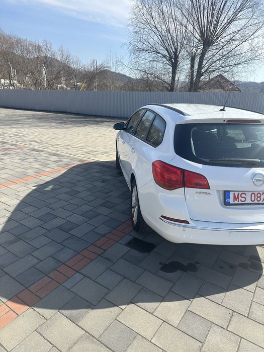 Opel Astra J ~ 2013 ~ 1.7 Diesel ~ Parktronic ~ Cârlig ~ Euro 5