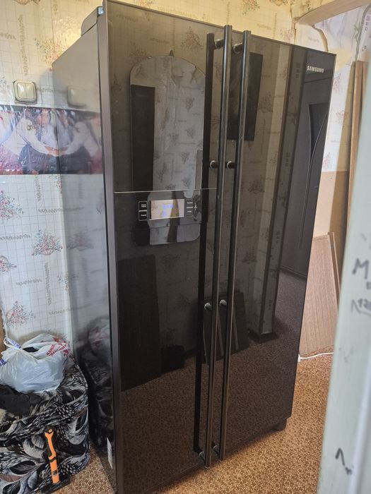 Холодильник двухдверный Samsung