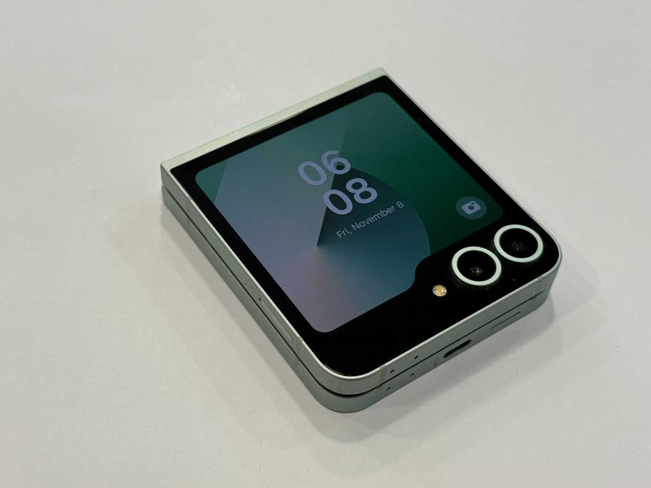 Samsung Galaxy Z Flip6 512GB / 12GB RAM