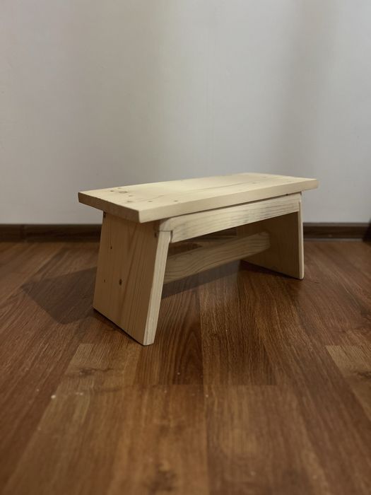 Scaune din lemn facute manual