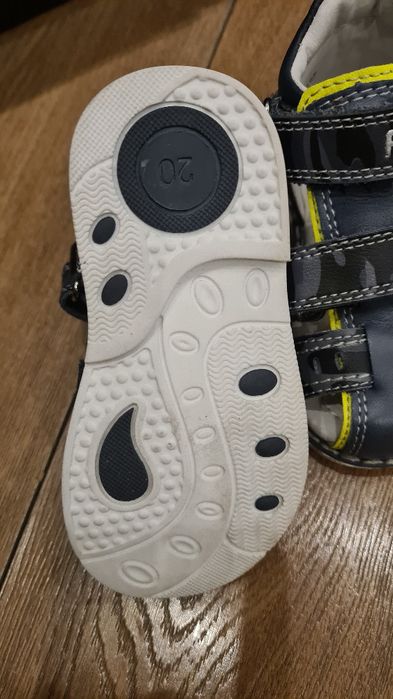 Продам новые сандали