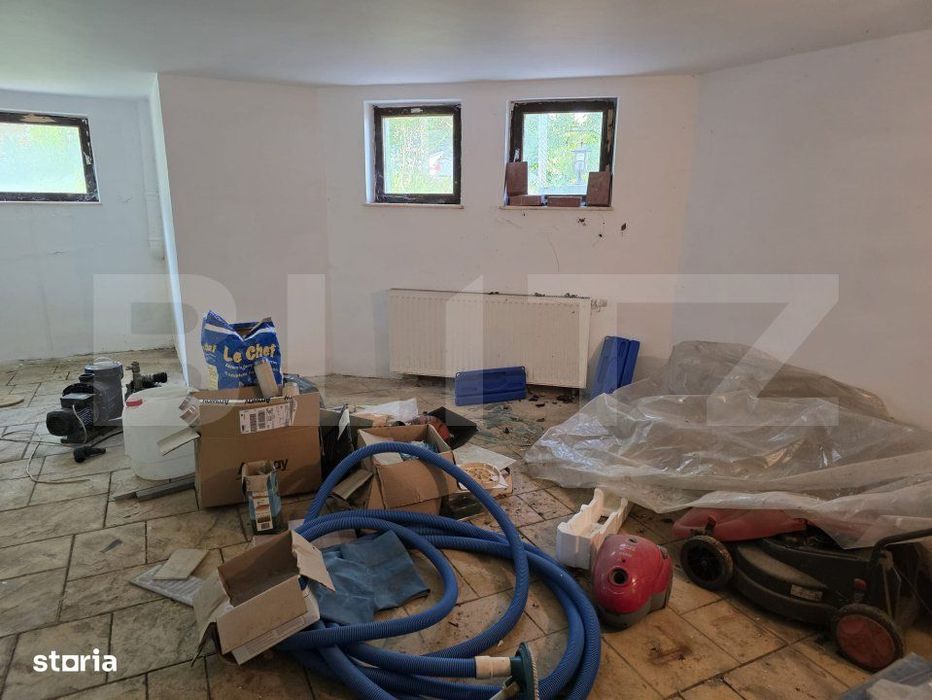 Casa  cu piscina ,7 camere, 447 mp - teren 1535mp, Vetis