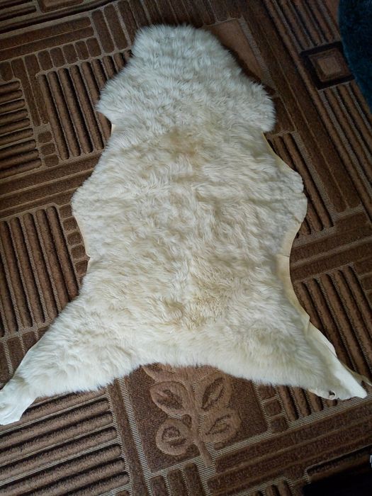 Килим от овча кожа 112-93/60см.