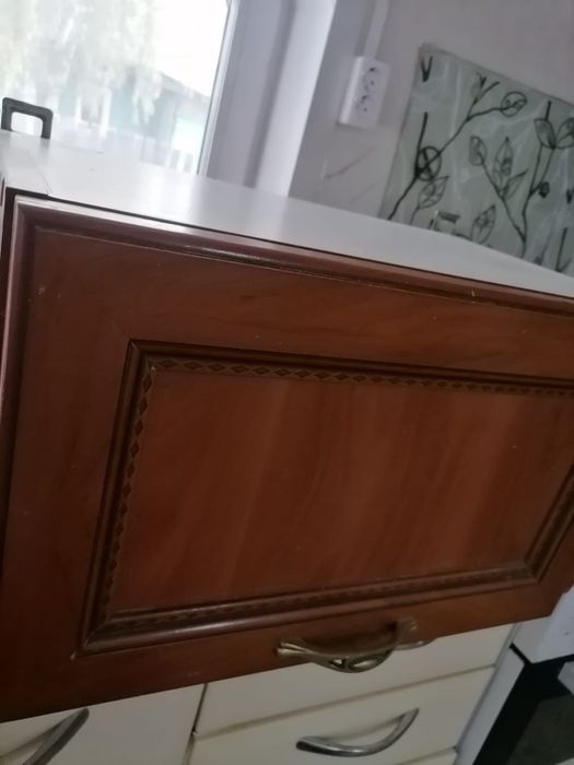 Продам кухонные навесные шкафы