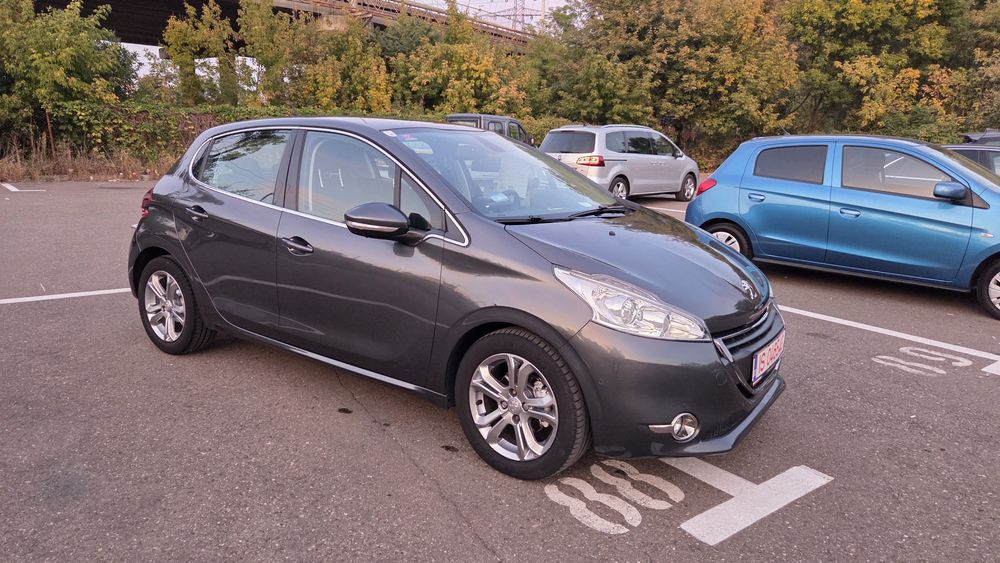 Peugeot 208 Benzina 1.2 Navigatie model 2015 euro 5 Top Top 10