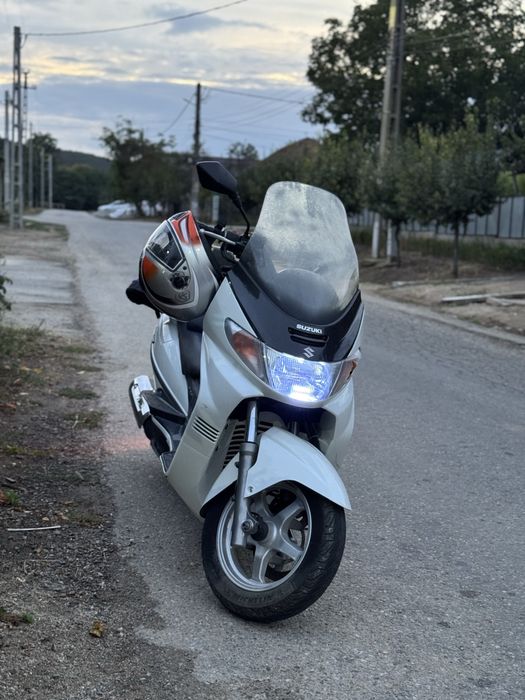 Vand 2 scutere Suzuki burgman 400 si Italjet Fr 50