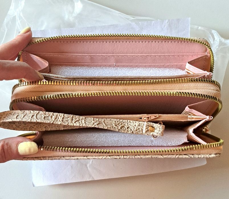 Нов! Дамски портфейл с много прегради и отделение с цип за монети