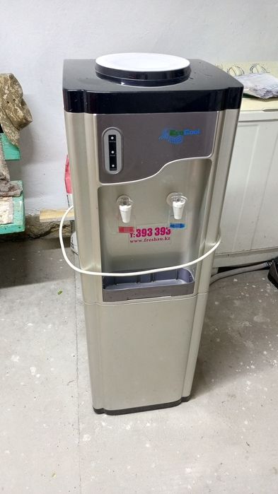 Продам диспенсер для воды