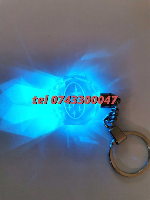 Oferta Breloc Sticla Cu Led 6 Culori Subaru Logo Sau Alte Auto