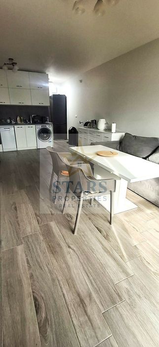 Дава се под наем Двустаен апартамент в к.к. Св.Св. Константин и Елена - 80 кв.м за 847.62 € - Снимка #1