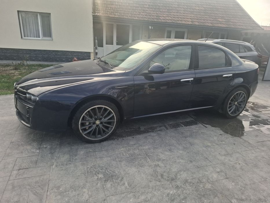 Vând alfa romeo 159
