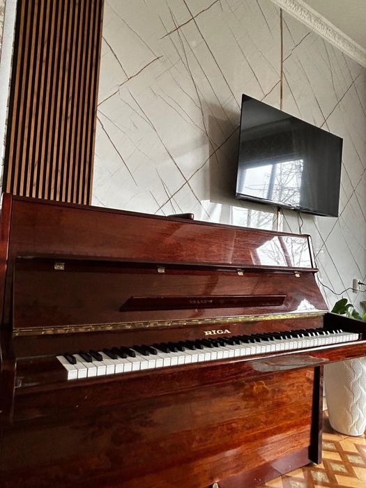Продаю Пианино-Riga