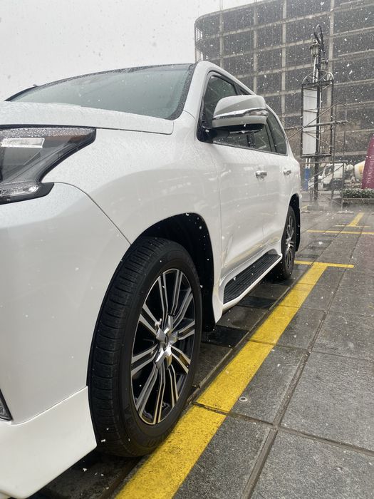 LEXUS LX570 sotiladi