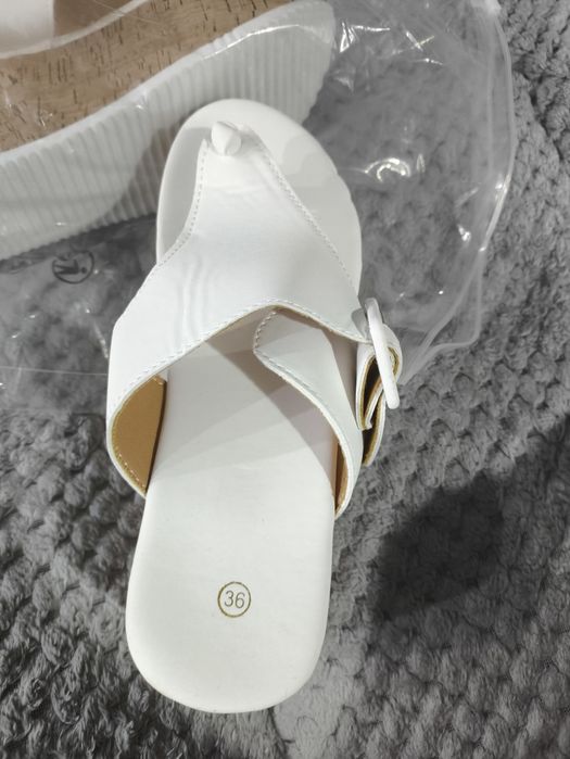 Продам босоножки на платформе.